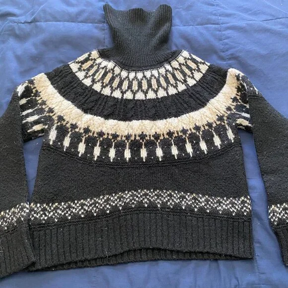 Two Old Navy Turtleneck Sweaters Size Medium (One black, one cream) - Picture 2 of 7